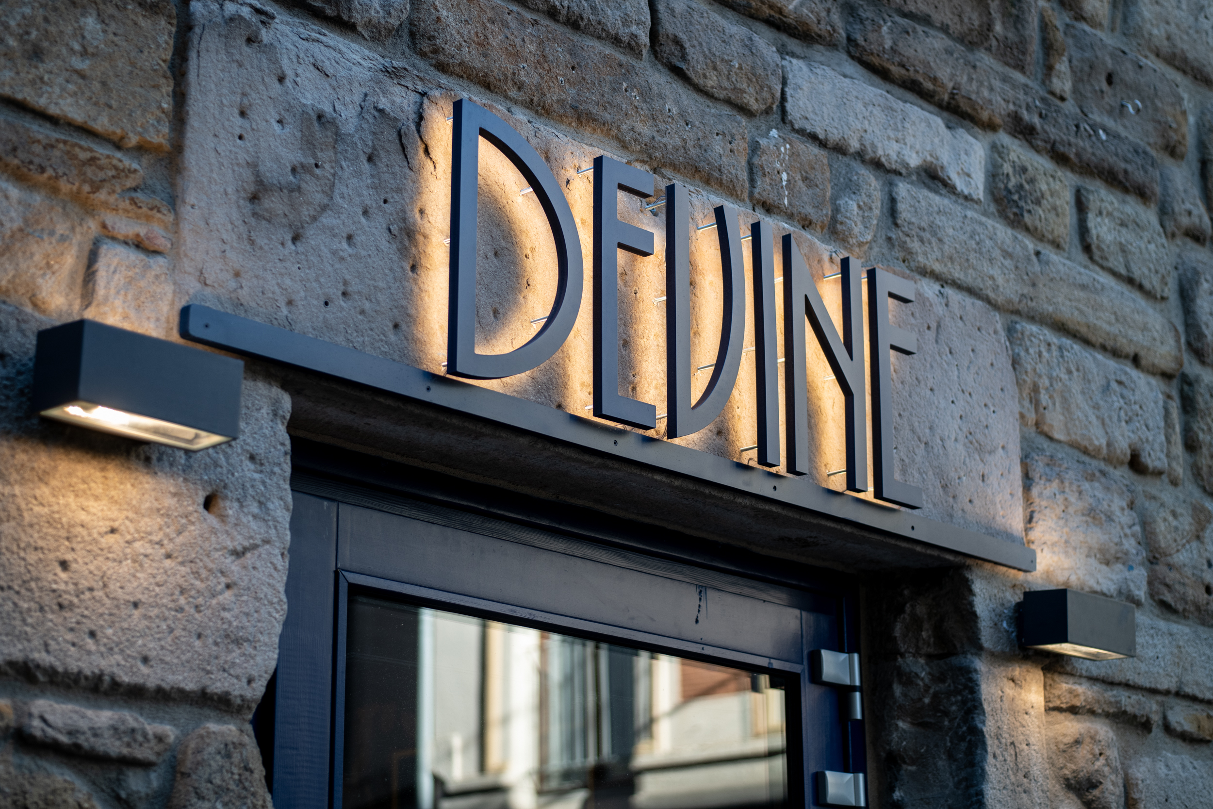 Bar Devine